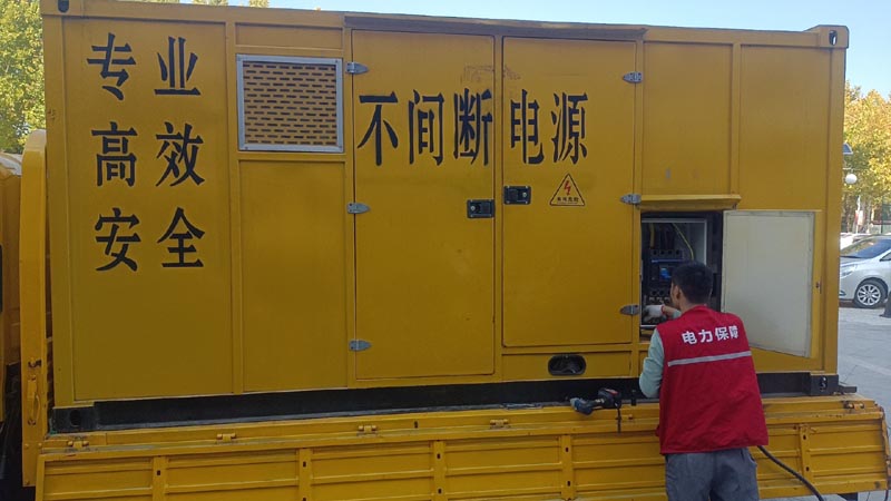 华容柴油发电机组和UPS电源配合使用时，如何避免切换过程中的电力中断？